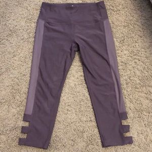 Mauve/purple cropped yoga pants
